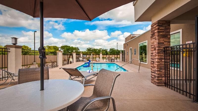 Best Western Plus Bay City Inn & Suites 2