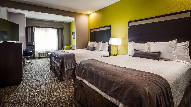 Best Western Plus Bay City Inn & Suites 4