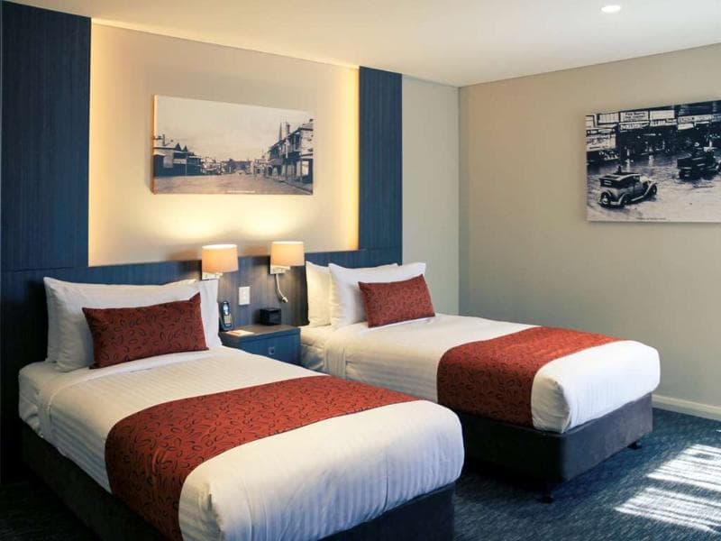 Mercure Orange 4