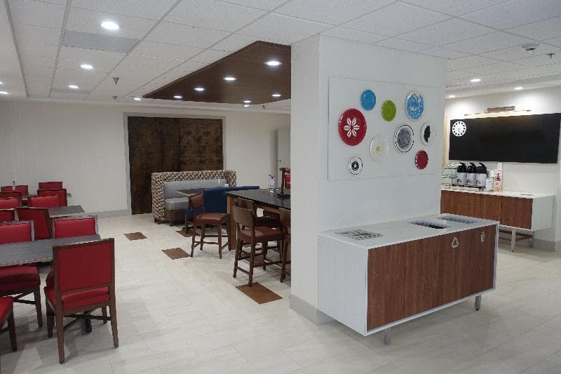 Holiday Inn Express & Suites Brentwood 2