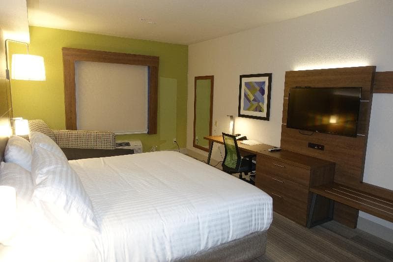 Holiday Inn Express & Suites Brentwood 4