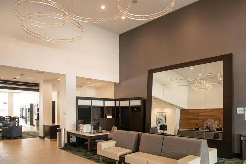 Holiday Inn & Suites Farmington Hills - Detroit Nw 3