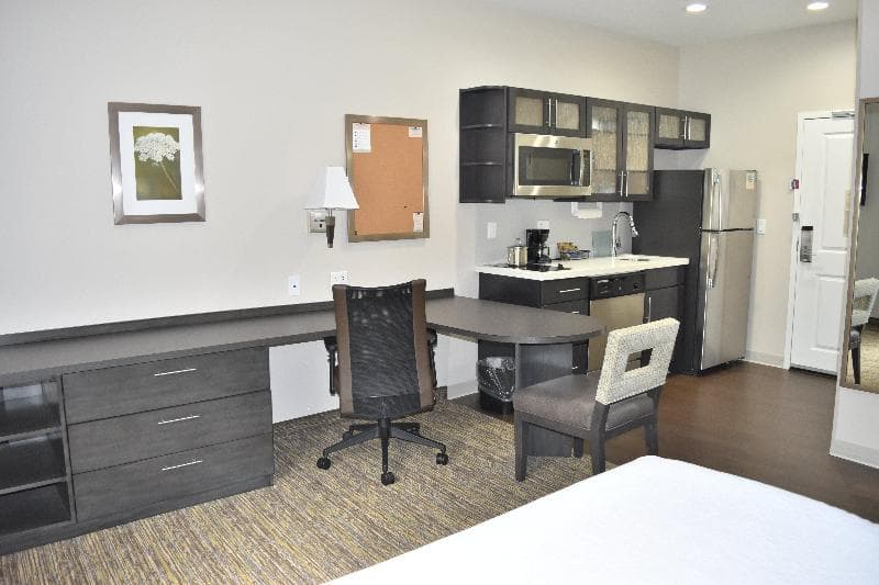 Candlewood Suites Kansas City - Independence 5