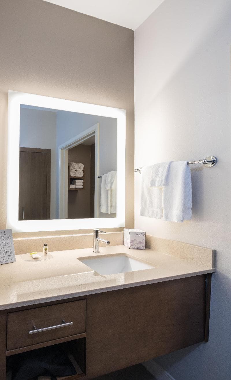 Staybridge Suites Lake Jackson 4