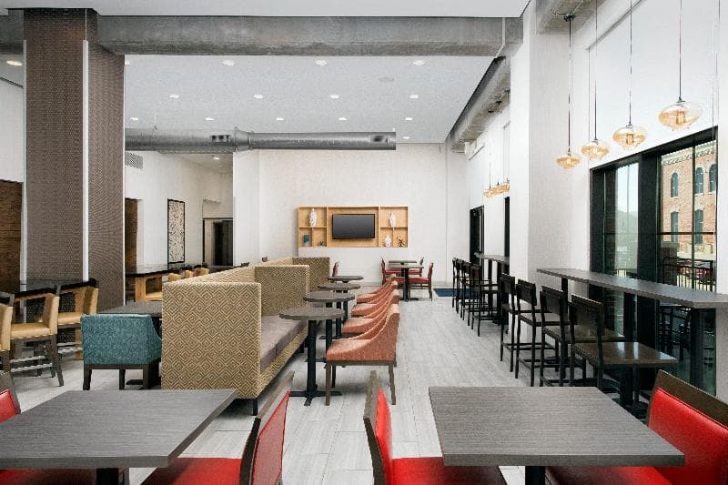 Holiday Inn Express Pensacola Downtown 4
