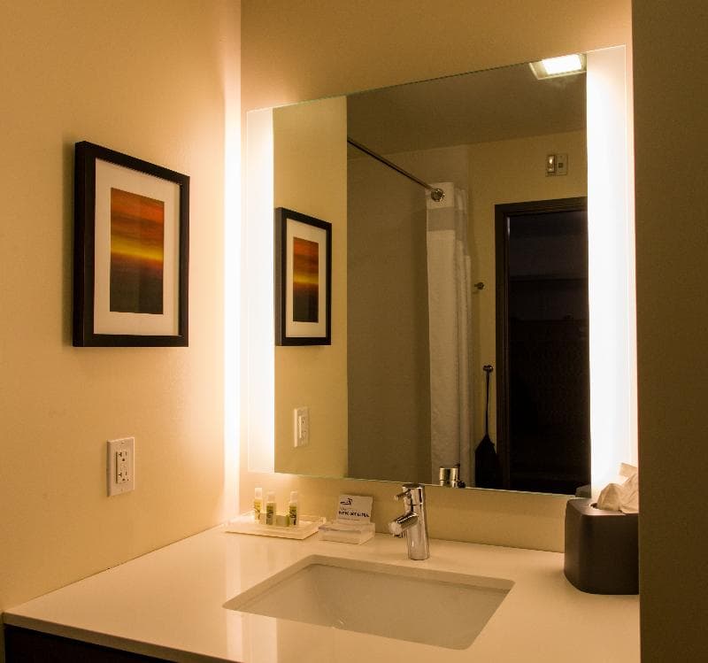 Holiday Inn & Suites Mount Pleasant 4