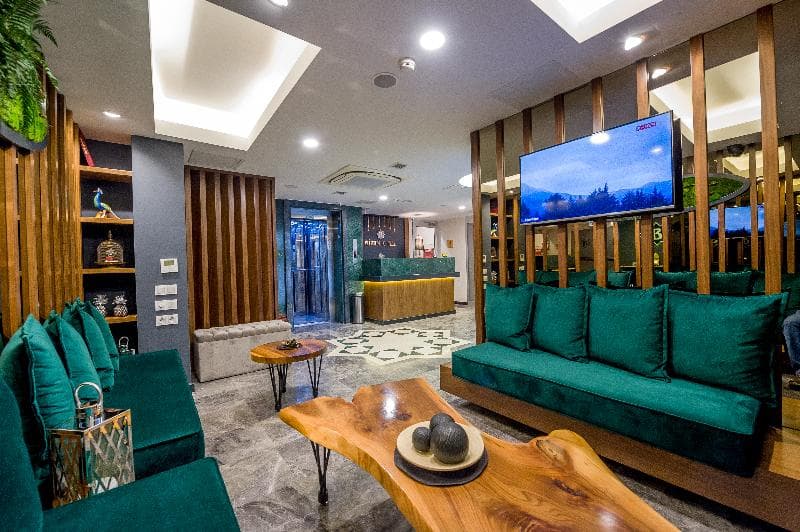 Bizim Hotel 4