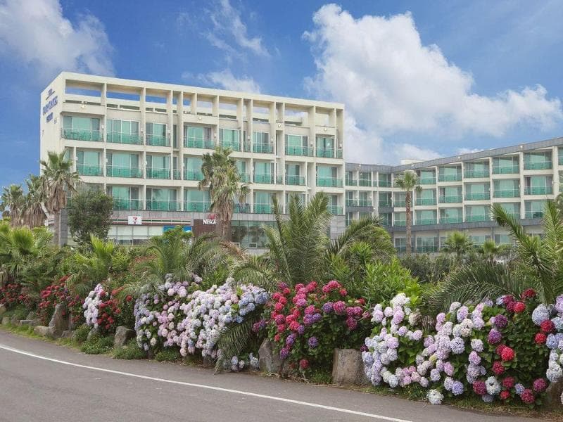 The Four Graces Resort 5