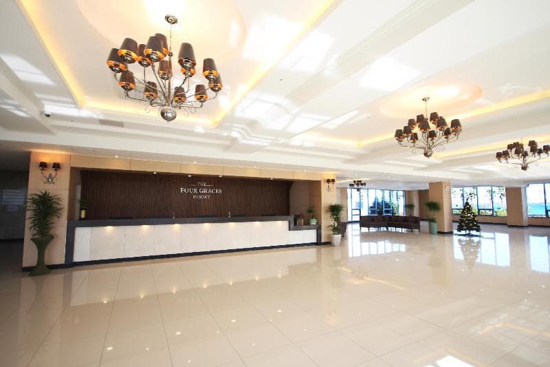The Four Graces Resort 4