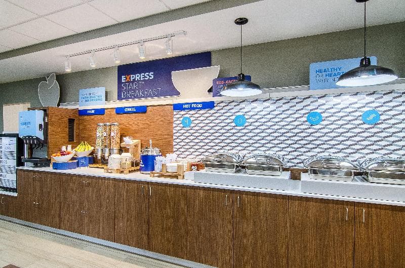 Holiday Inn Express & Suites Atchison 2