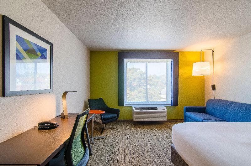 Holiday Inn Express & Suites Atchison 3