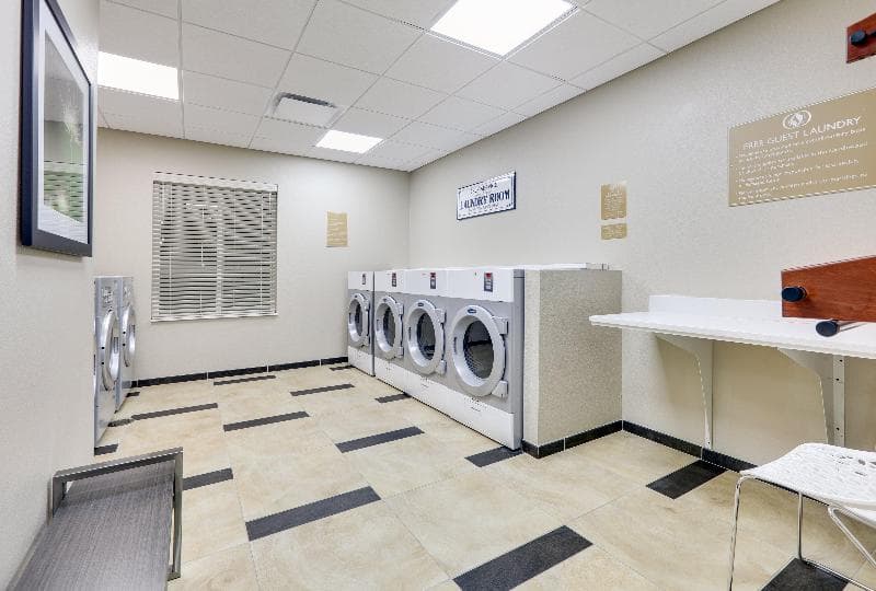 Candlewood Suites Farmers Branch 2