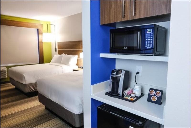 Holiday Inn Express And Suites Houston Iah - Beltway 8 photo 1