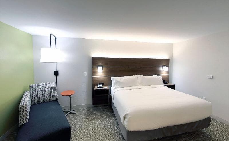 Holiday Inn Express and Suites Detroit Northwest - Livonia 5