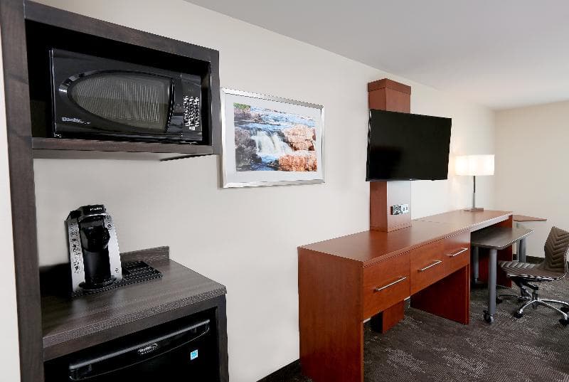 Holiday Inn Hotel And Suites Sioux Falls - Airport 2