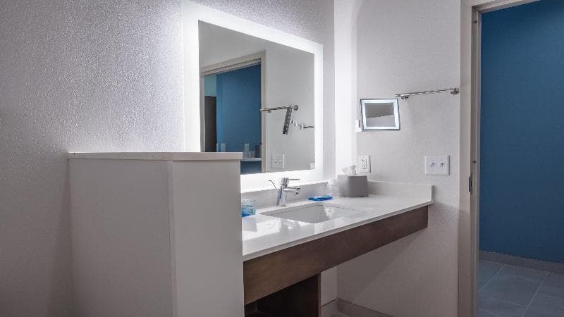 Holiday Inn Express & Suites-Dripping Springs 3