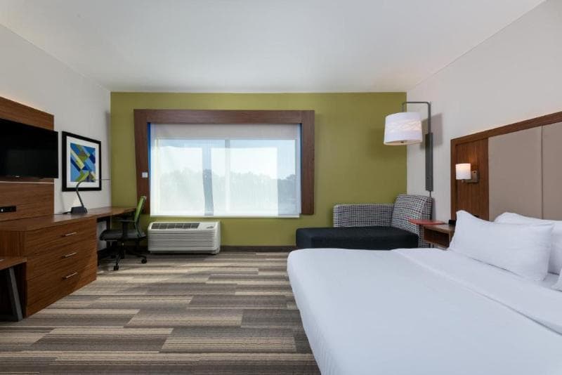 Holiday Inn Express & Suites Queensbury - Lake George 5