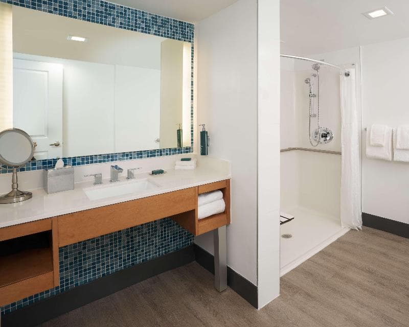 DoubleTree by Hilton Miami North I-95 5