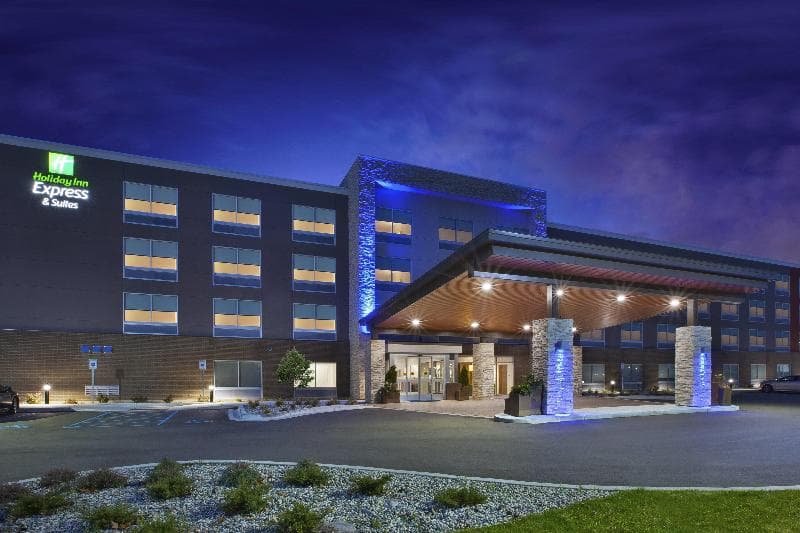 Holiday Inn Express & Suites Grand Rapids-Airport photo 1