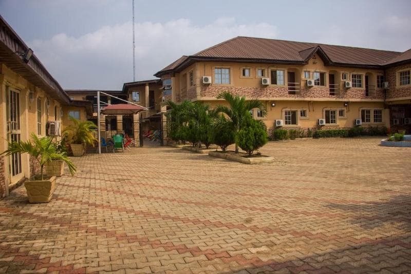 Masbat De Kings Hotel 3