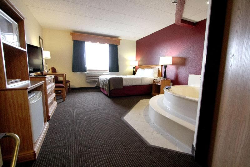SureStay Plus Hotel by Best Western Litchfield 3