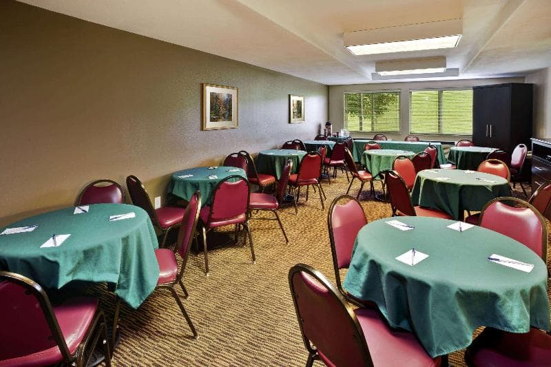 Americinn By Wyndham Beaver Dam 1