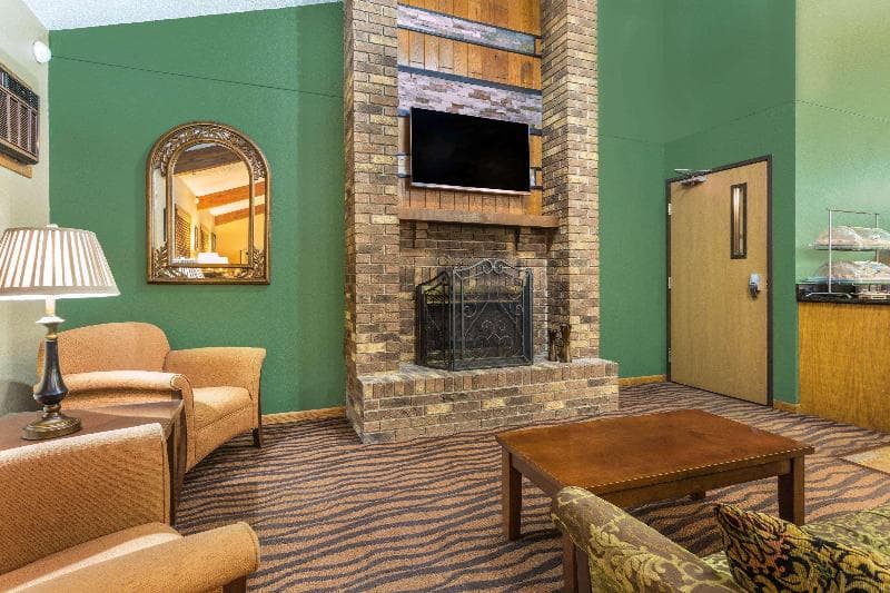 AmericInn by Wyndham West Bend 4