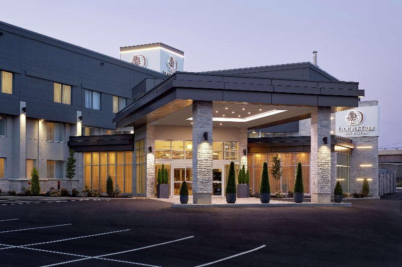 DoubleTree by Hilton Montreal Airport 2