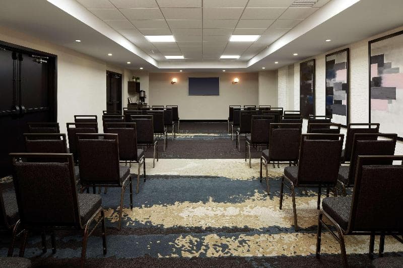 DoubleTree by Hilton Montreal Airport 5
