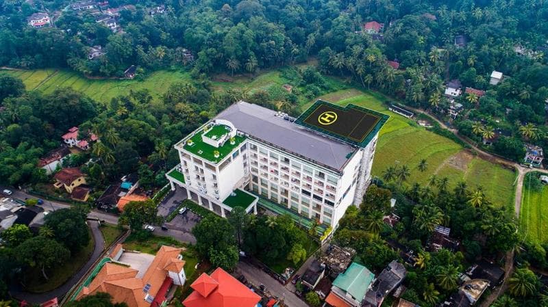 The Golden Crown Hotel photo 1