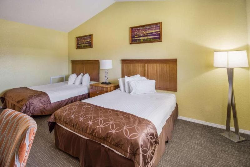 Rodeway Inn photo 1