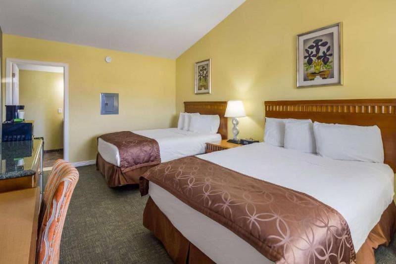 Rodeway Inn 3
