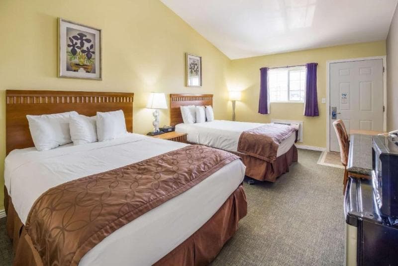 Rodeway Inn 4