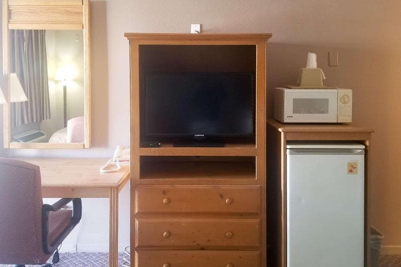 Rodeway Inn 5