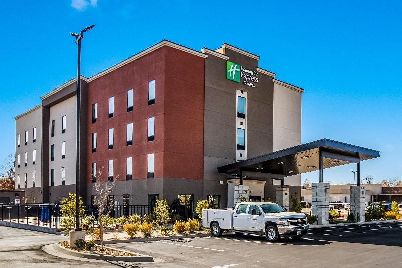 Holiday Inn Express & Suites East Tulsa-Catoosa 4