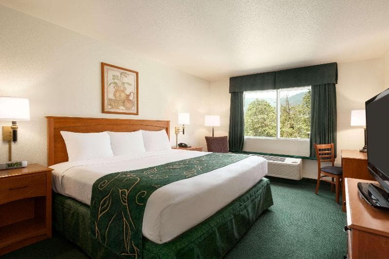 Travelodge By Wyndham Dunsmuir 3