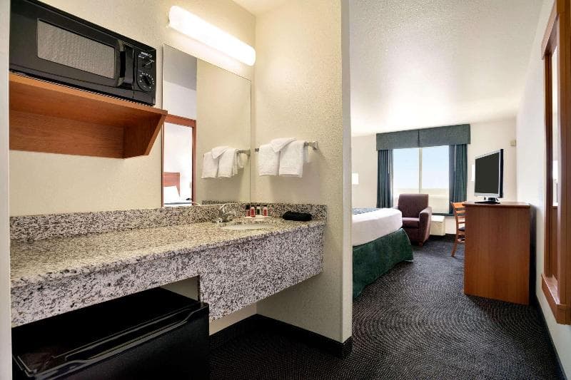 Travelodge by Wyndham Bill WY Thunder Basin Ntl Grassland 5