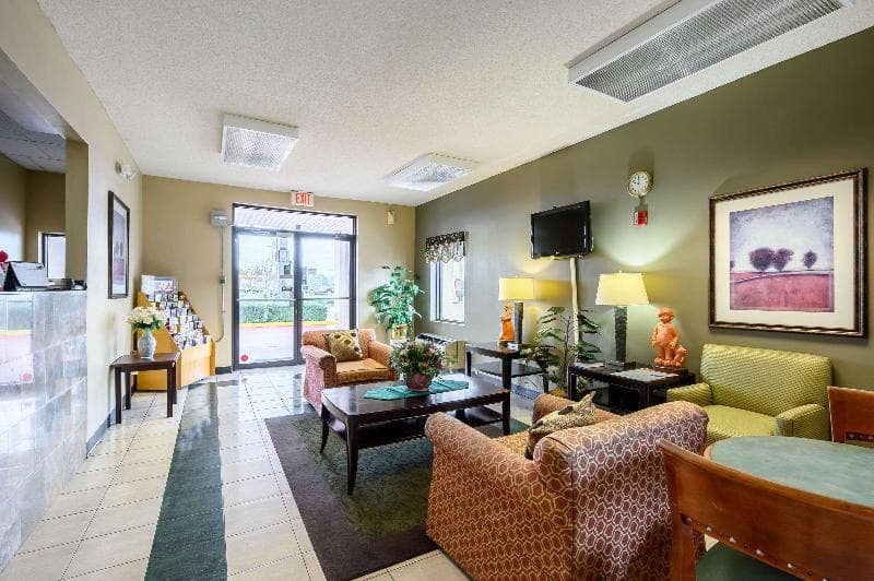 Econo Lodge 5
