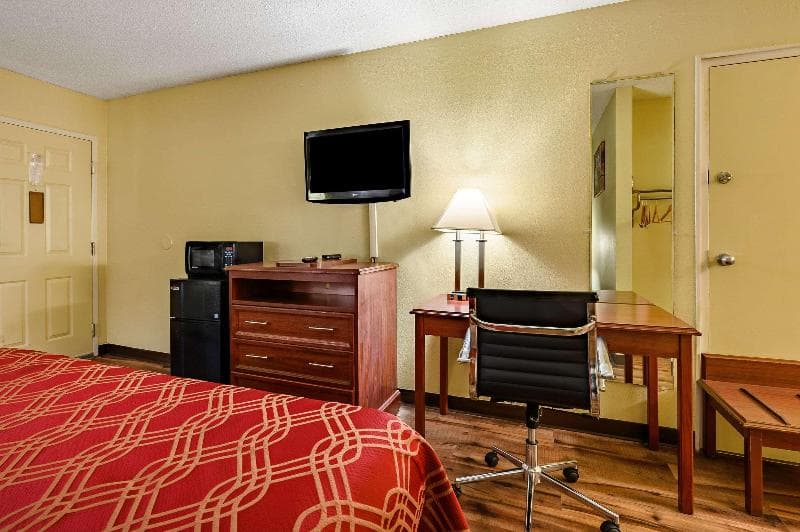 Econo Lodge 2