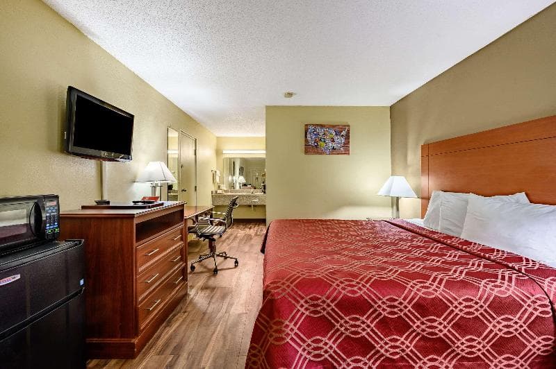 Econo Lodge 4