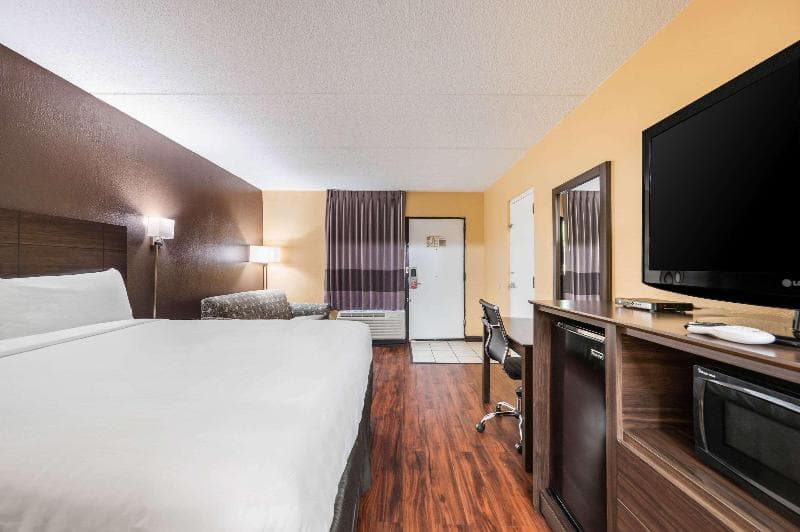 Econo Lodge 2