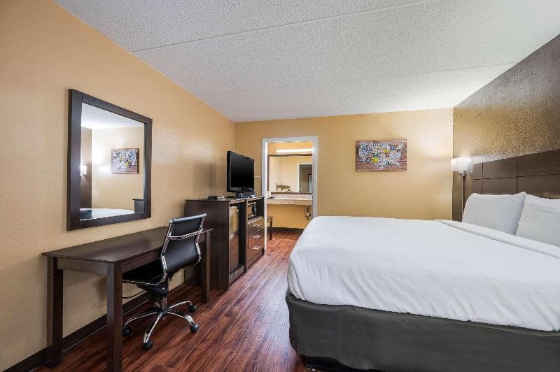 Econo Lodge 4