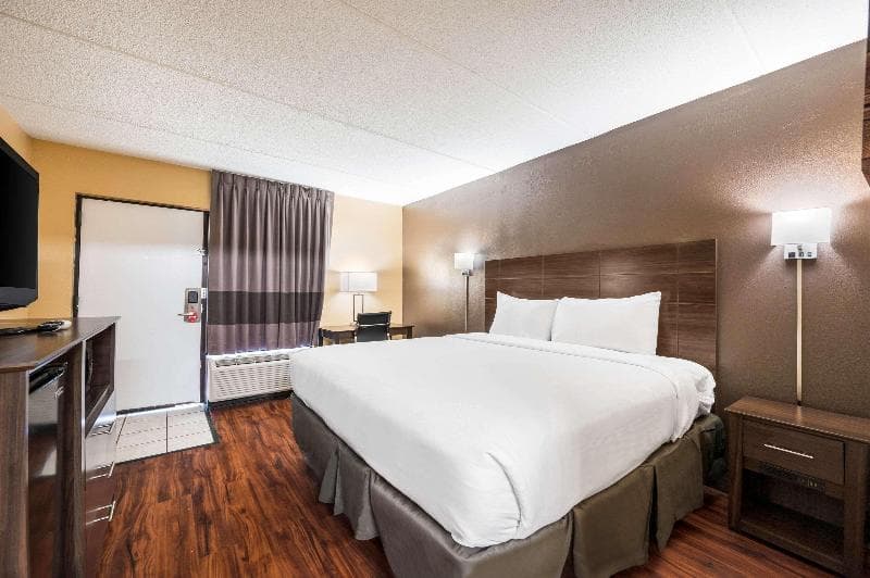 Econo Lodge 5