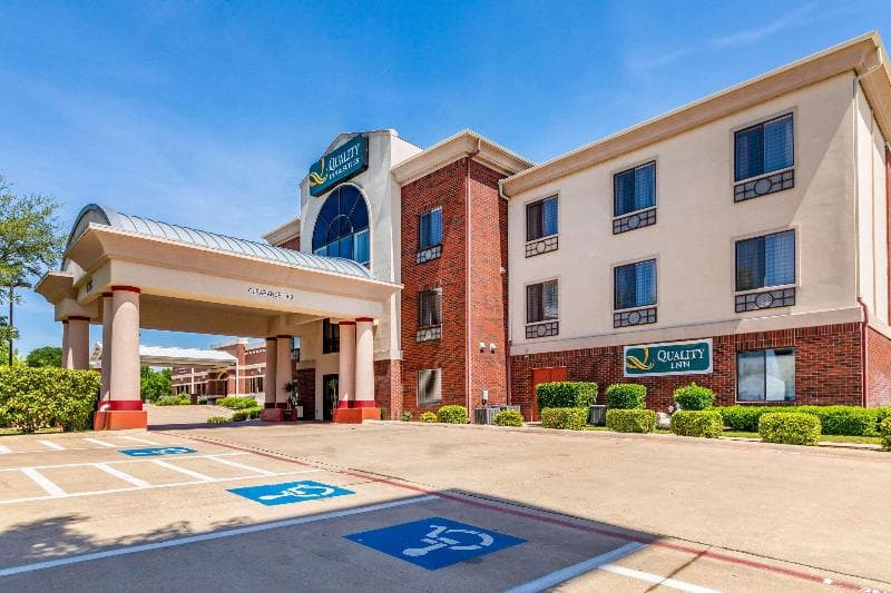 Quality Inn & Suites 3