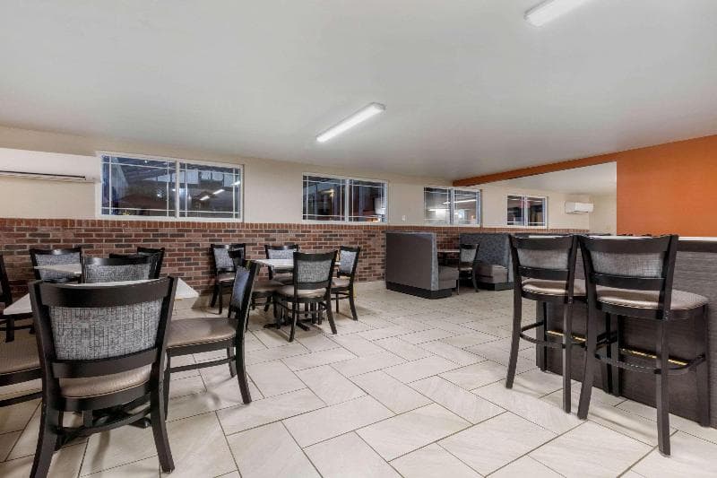 Clarion Inn 3