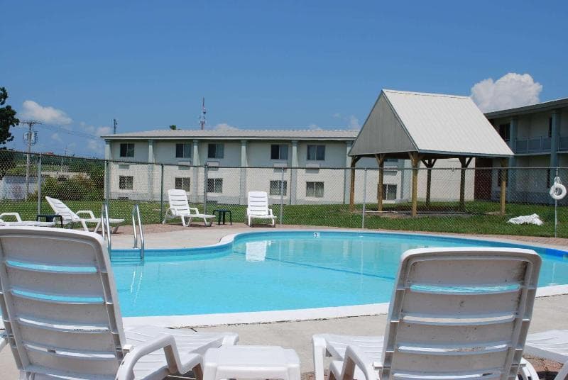 Travelodge By Wyndham Watertown 4