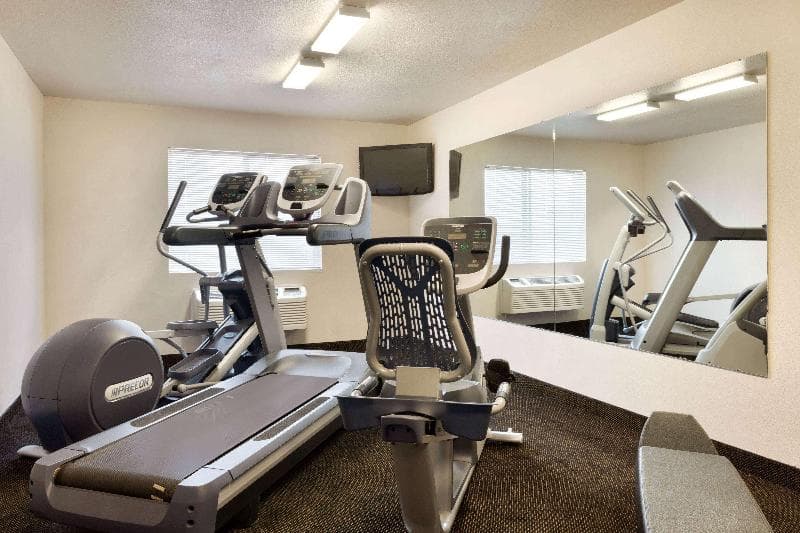 Travelodge By Wyndham Jefferson City 2