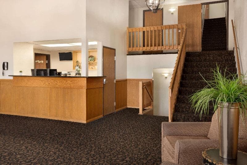 Travelodge By Wyndham Jefferson City 5