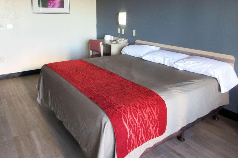Econo Lodge Paducah West I-24 2