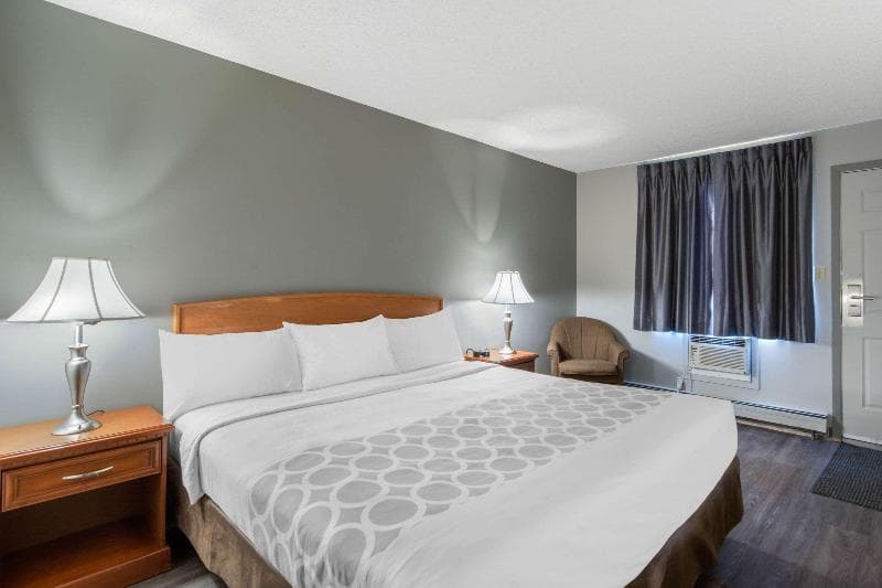 Econo Lodge 3
